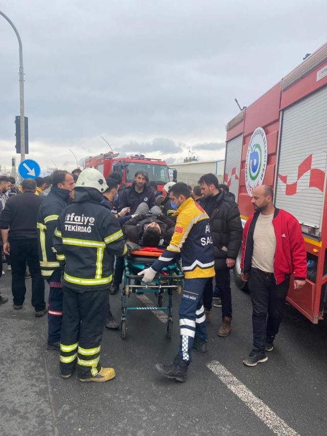 Kırmızı ışıkta feci kaza! Tır, önünde bekleyen kuryeyi böyle altına aldı