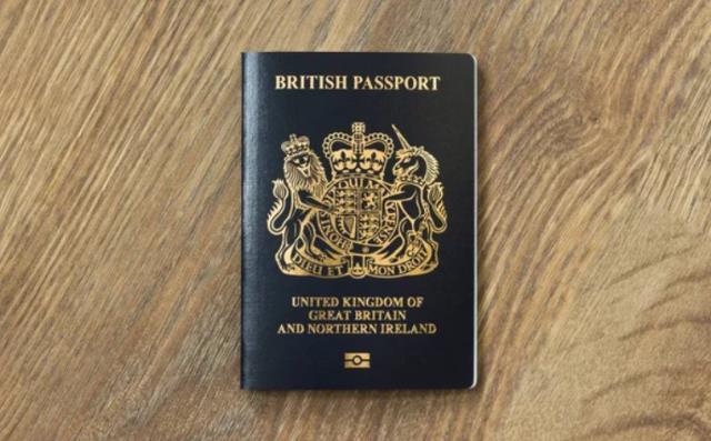 Kraliçe'nin ölümü sonrası İngiltere'de pasaportlar, paralar ve milli marş dahil bir çok şey değişecek
