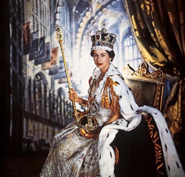 Sunucu Kraliçe Elizabeth'in ölüm haberini alkolle kutladı! Sözleri ülkeyi ayaklandırdı