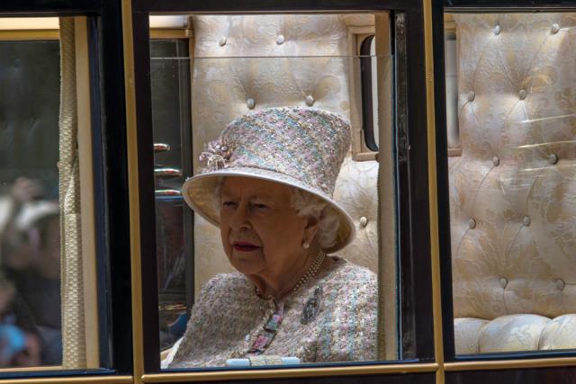 Sunucu Kraliçe Elizabeth'in ölüm haberini alkolle kutladı! Sözleri ülkeyi ayaklandırdı