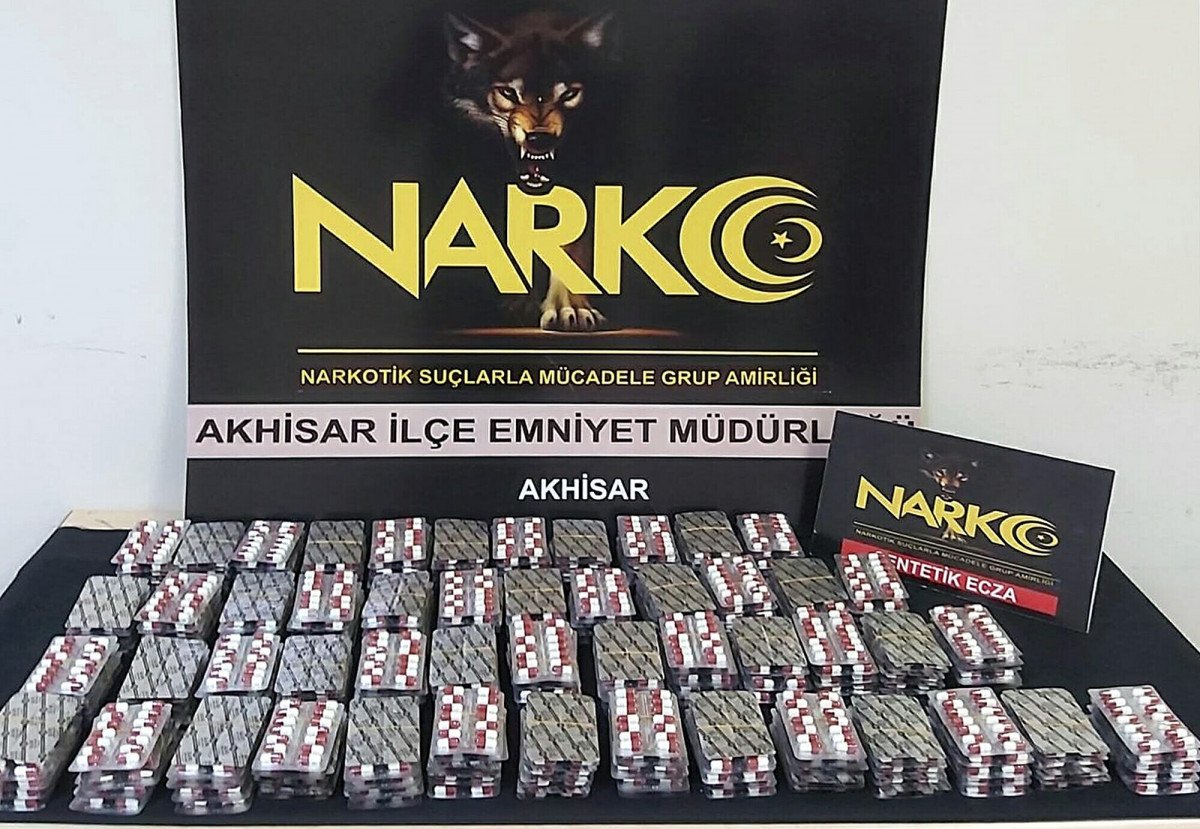 Manisa da 5 bin 600 sentetik ecza hapla yakalandı #1