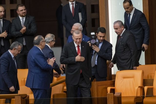 Meclis açılışına damga vuran olay!