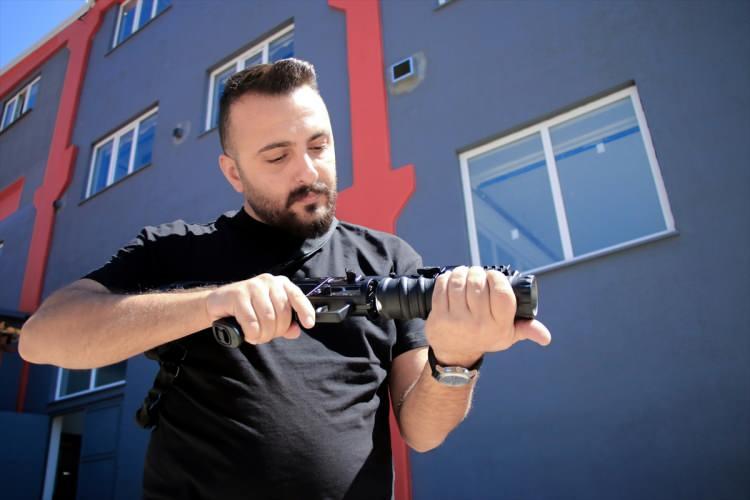 <p><strong> Mehmetçiğin önemli silah gücü oldu</strong></p>

<p>Firma sahibi Selim Akdaş, AA muhabirine, firmanın savunma sanayisine yönelik projelerde yer aldığını söyledi.</p>
