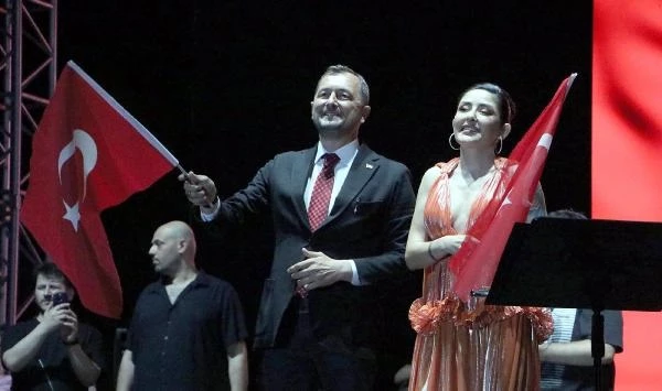 Melek Mosso konseri sonrası eleştiri yağmuruna tutulan Süleymanpaşa Belediye Başkanı görevinden istifa etti