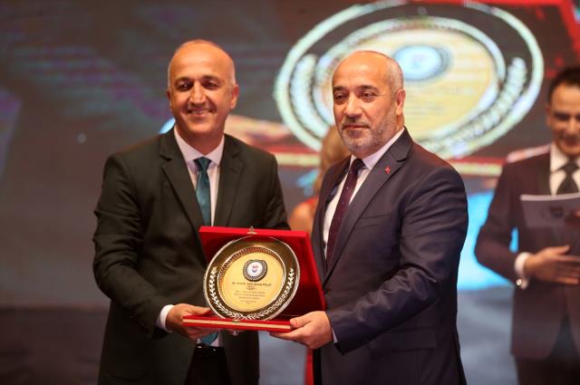 'Muş Altın Lale Ödülleri' sahiplerini buldu