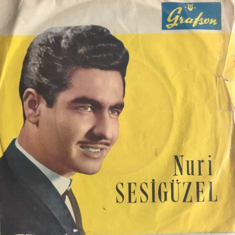 <p>Şanlıurfa’nın Birecik ilçesinde 1 Temmuz 1937'de doğan sanatçı, ortaöğrenimden sonra eğitimini yarıda bırakarak müzikle ilgilenmeye başladı. </p>
