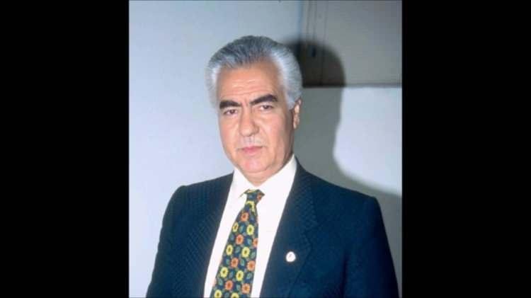 <p>Sonra da Ankara Radyosunun açmış olduğu sınavları kazandıktan sonra Muzaffer Sarısözen'in korosunda çalışmaya başladı. Bu arada ablası mahallesinden Aysel ile tanıştırdı ve bu evlilikten Birgi Canberk adında kızı dünyaya gelmiştir</p>
