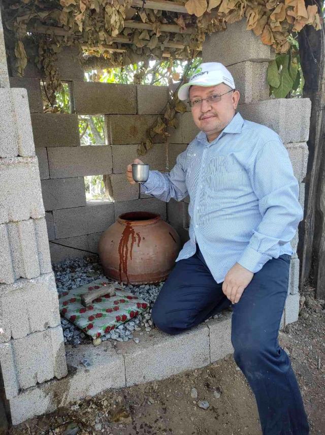 Osmanlı'dan bu yana devam eden gelenek! Yoldakilerin susuz kalmaması için küplere su koyuyorlar