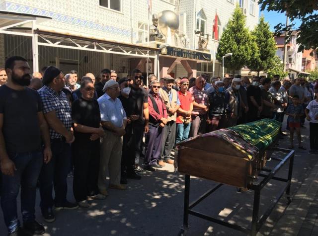 OYUNCU ALİ SÜRMELİ'NİN ANNESİ TOPRAĞA VERİLDİ