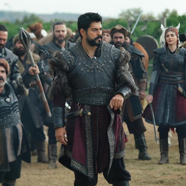Oyuncu Burak Özçivit'in 2023 ücreti belli oldu
