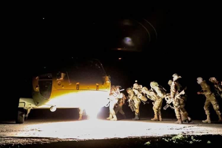 <p>5 kat derinlikte bu tür mağaralar bulundu. Bir mağara bombalandığında 500 metre ileriden dumanların çıkması da dikkat çekti.</p>
