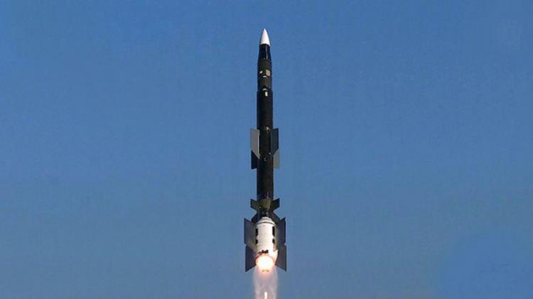 <p>Roketsan Genel Müdürü Murat İkinci, uzun menzilli hava savunma füze sistemi SİPER'in 2023'ün başında Türk Silahlı Kuvvetleri'nin envanterine gireceğini belirterek, SİPER'le birlikte Türkiye'nin katmanlı hava savunma sisteminin en büyük parçasının tamamlanacağını belirtti.</p>
