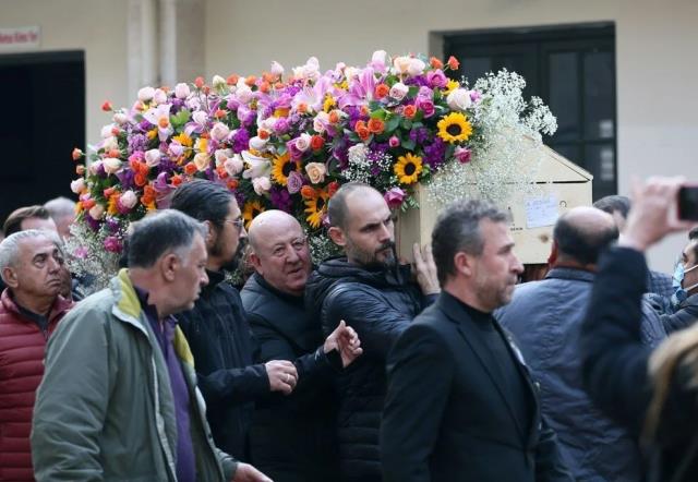 Sıla babasını toprağa verdi! Cenazede tabut detayı dikkat çekti