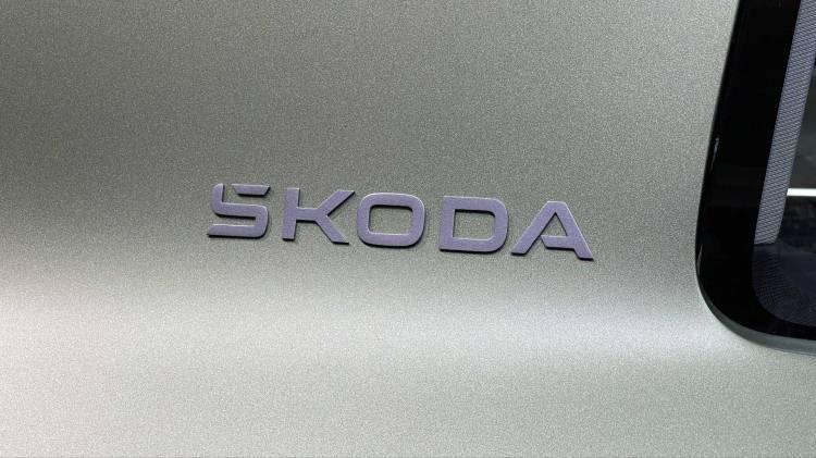 <p>Bu elektrikli modellerin hepsi yeni tanıtılan Vision 7S'in tasarım dilini paylaşacak ve ilk olarak 2024 yılında kompakt SUV tanıtılacak.</p>
