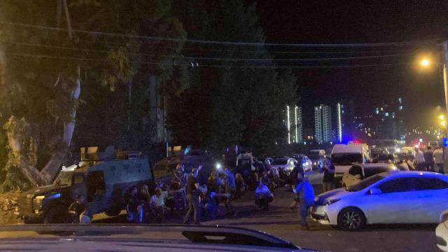 Son dakika! Mersin'de polisevine silahlı saldırı: 1'i ağır olmak üzere 2 polis memuru yaralandı