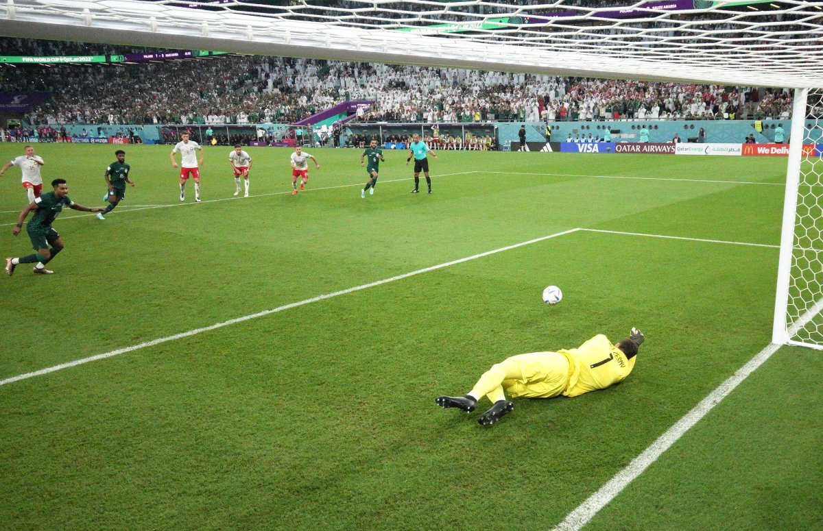 Szczesny den üst üste kritik kurtarışlar #2