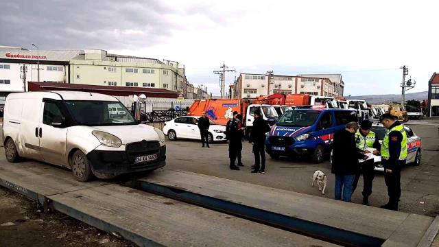 Tam 700 kilo! İğrenç sakatatları vatandaşın sofrasına yollayacaklardı