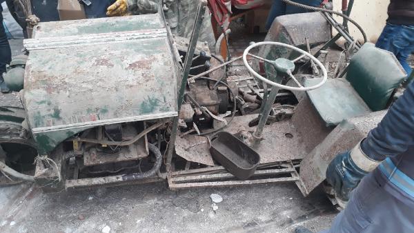 Yıkılan binadan, 72 yıl önce dönemin milletvekili tarafından yapılan traktör çıktı