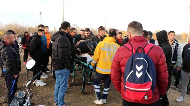 Taraftarla maça satır ve bıçaklarla geldiler! Bitiş düdüğüyle ortalık savaş alanına döndü