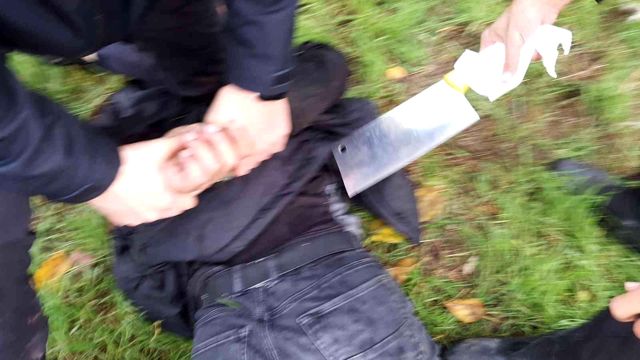 Taraftarla maça satır ve bıçaklarla geldiler! Bitiş düdüğüyle ortalık savaş alanına döndü