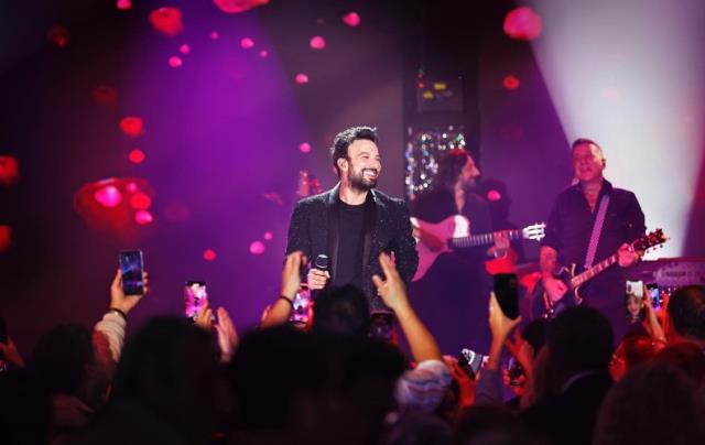 Tarkan yılbaşında paraya para demedi! Şarkı başına tamı tamına 475 bin TL kazandı