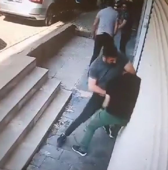 Tatvan'da gazeteciye saldıran polis ve belediye çalışanı tutuklandı
