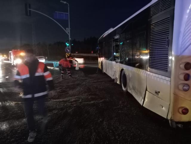 Arnavutköy'de ters şeritten yola giren İETT otobüsü kazaya neden oldu: 14 yaralı