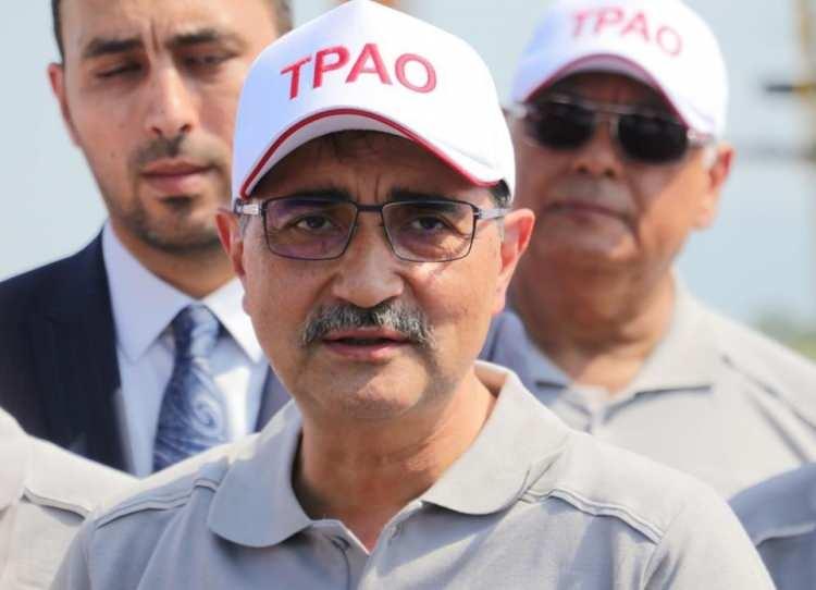 <p>Üstüne beton dökülen kuyuları tekrar açan, Karadeniz’de ‘burada bir şey yok’ denilen bölgede doğal gaz bulan Türkiye, Adana’da su seviyesinde petrol buldu.</p>
