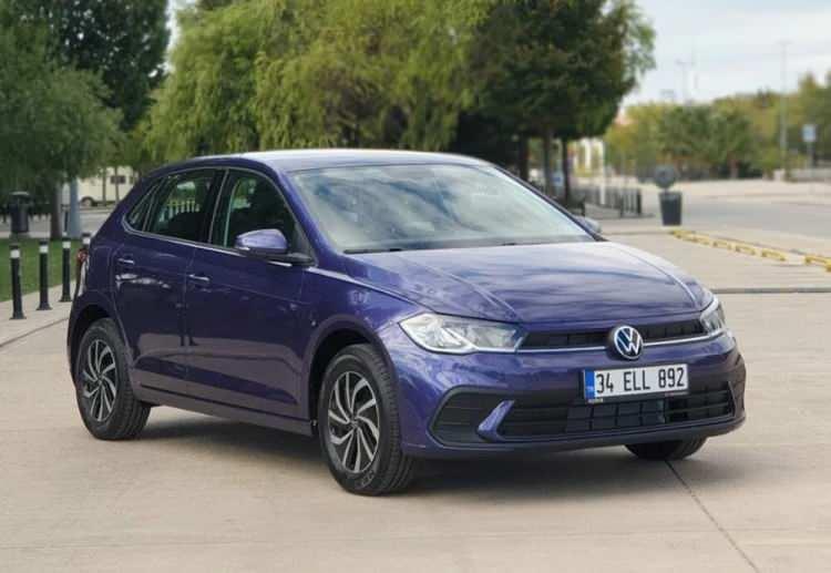 <p><strong>VOLKSWAGEN </strong></p>

<p> </p>

<p>Polo 1.0 80 PS Manuel Impression</p>

<p>Liste fiyatı - <strong>490,000 TL</strong></p>

<p> </p>

<p><strong>Yeni Polo 1.0 TSI 95 PS Manuel </strong>Life</p>

<p>Fiyatı- <strong>528,600 TL</strong></p>

<p> </p>

<p><strong>Yeni Polo 1.0 TSI 95 PS DSG </strong>Life - <strong>570,700 TL </strong></p>

<p> </p>

<p><strong>Yeni Polo 1.0 TSI 95 PS DSG </strong>Style - <strong>671,500 TL</strong></p>
