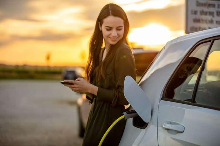 <p>Aralık 2022 sonu itibarıyla trafiğe kayıtlı 14 milyon 269 bin 352 otomobilin ise yüzde 36,9'u dizel, yüzde 35,1'i LPG'li, yüzde 26,8'i benzinli, yüzde 0,9'u hibrit ve yüzde 0,1'i elektrikli olarak hesaplandı.</p>

