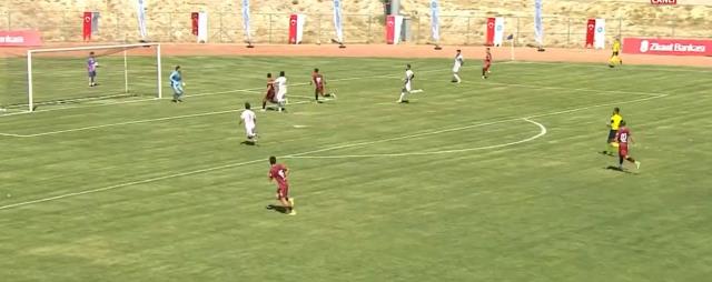 Türkiye Kupası'nda skandal gol! Kimse gözlerine inanamadı, hakem santra noktasını gösterdi Türkiye Kupası'nda skandal gol! Kimse gözlerine inanamadı, hakem santra noktasını gösterdi