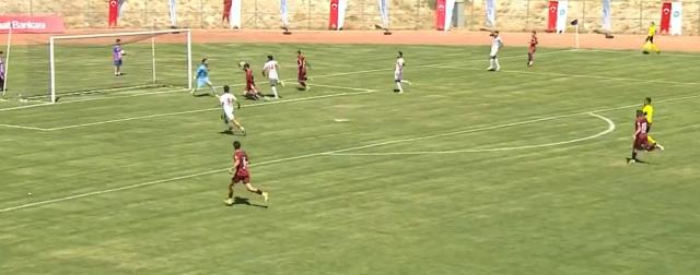 Türkiye Kupası'nda skandal gol! Kimse gözlerine inanamadı, hakem santra noktasını gösterdi Türkiye Kupası'nda skandal gol! Kimse gözlerine inanamadı, hakem santra noktasını gösterdi