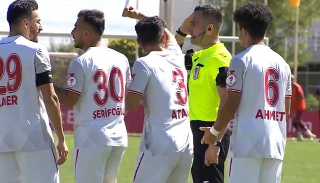 Türkiye Kupası'nda skandal gol! Kimse gözlerine inanamadı, hakem santra noktasını gösterdi Türkiye Kupası'nda skandal gol! Kimse gözlerine inanamadı, hakem santra noktasını gösterdi
