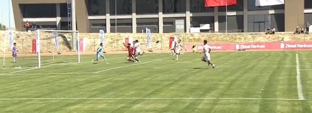 Türkiye Kupası'nda skandal gol! Kimse gözlerine inanamadı, hakem santra noktasını gösterdi Türkiye Kupası'nda skandal gol! Kimse gözlerine inanamadı, hakem santra noktasını gösterdi
