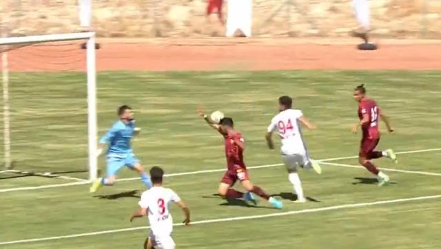 Türkiye Kupası'nda skandal gol! Kimse gözlerine inanamadı, hakem santra noktasını gösterdi Türkiye Kupası'nda skandal gol! Kimse gözlerine inanamadı, hakem santra noktasını gösterdi
