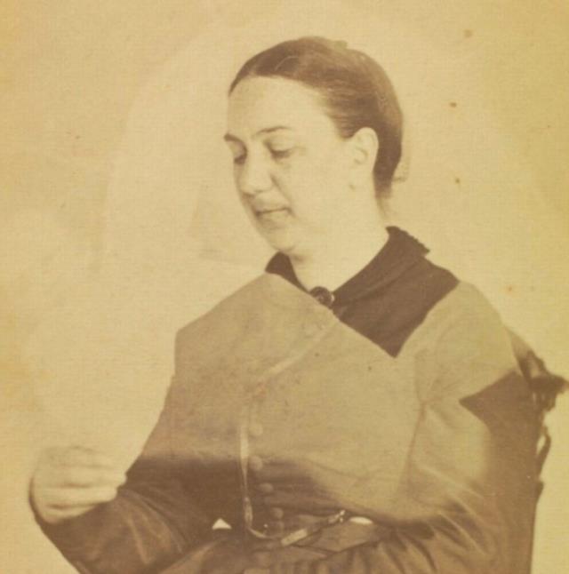 Yakınları ölenler ona koşuyordu! Ruhların fotoğrafını çeken fotoğrafçı, atladığı bir detaydan dolayı herkese rezil oldu