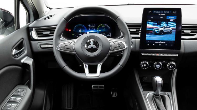 <p>ASX'in kendisine has tasarımından yeni nesilde eser yok. Mitsubishi ASX'in logosu hariç tüm özellikleri Renault Captur ile birebir aynı.</p>
