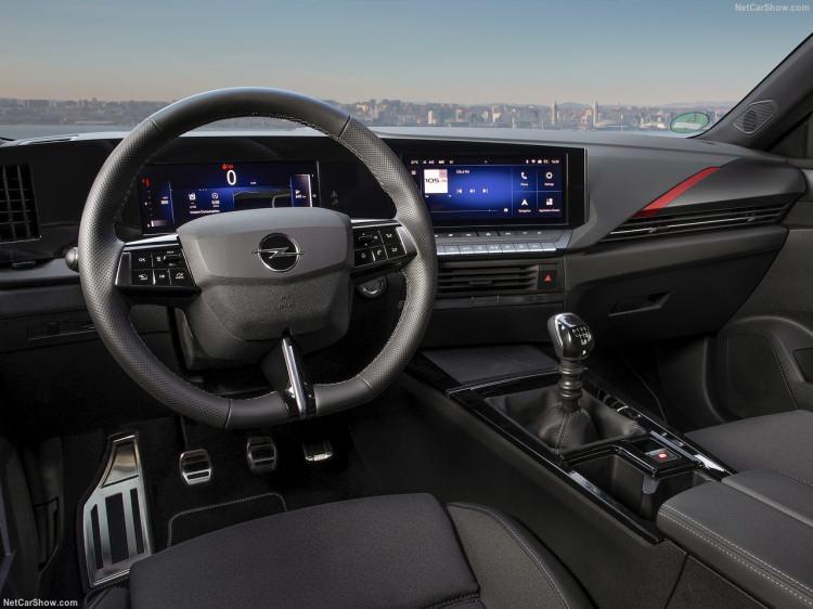 <p>Türkiye’de  Editon, Elegance, GS Line ve GS isimli dört farklı donanım seçeneğiyle satılmaya başlanan yeni Astra 1.2 litre benzinli ve 1.5 litre dizel motor seçeneklerine sahip.</p>
