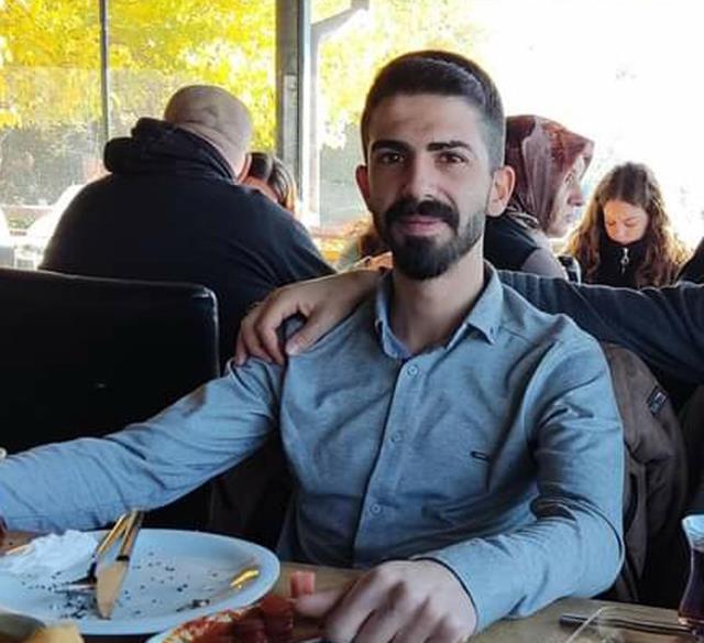 Saçından sürüklediği karısının başını keserek öldürdü