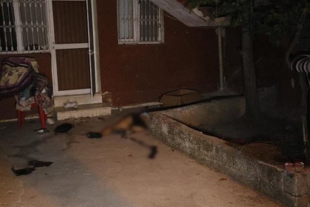 'Yeter' çığlıkları mahalleyi inletti! 2 çocuk annesi kadın, başı taşla ezilerek öldürüldü