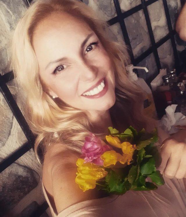 'Yıkılıyo' şarkısıyla ünlenen Ayça son haliyle şoke etti! Gören bir daha baktı: Şimdi 50 yaşında...