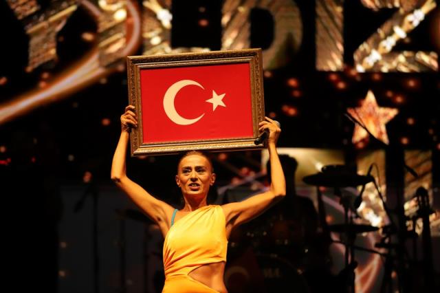 Yıldız Tilbe'nin konser verdiği Kocaeli'de hayat durdu