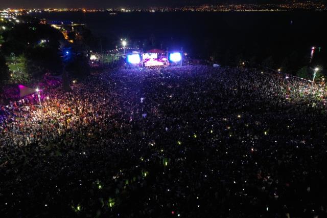 Yıldız Tilbe'nin konser verdiği Kocaeli'de hayat durdu
