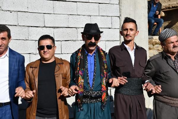 ŞIRNAK'TA 5 BİN KİŞİLİK AŞİRET DÜĞÜNÜ; 500 BİN TL VE 300 BİN TL'LİK ALTIN TAKILDI