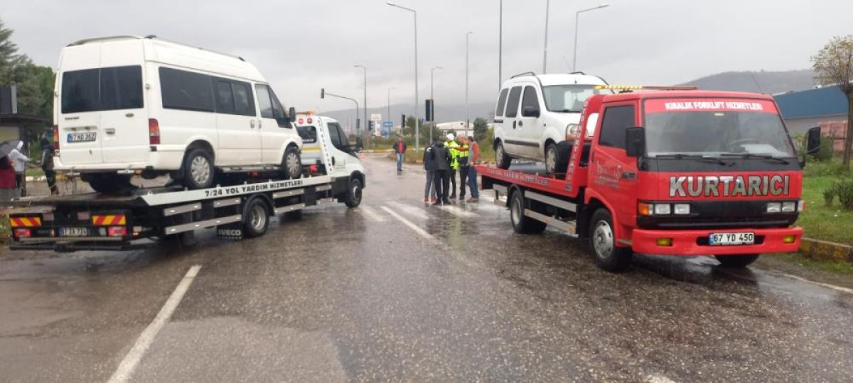 Zonguldak ta iki araç kafa kafaya çarpıştı #2