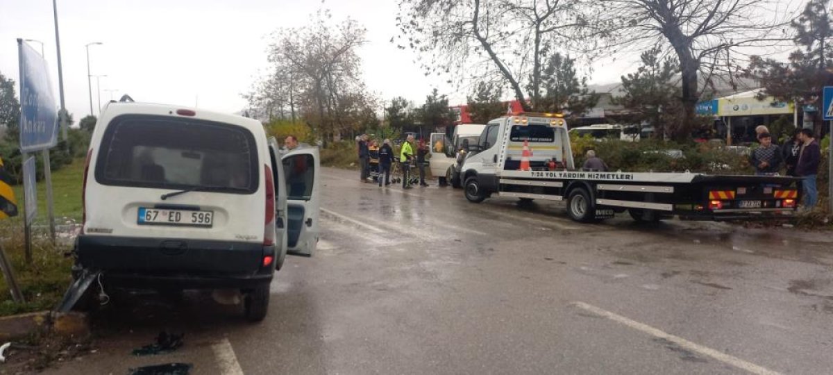 Zonguldak ta iki araç kafa kafaya çarpıştı #4