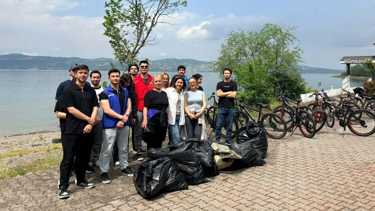 Sapanca Gölü’ndeki kirliliğe dikkat çektiler