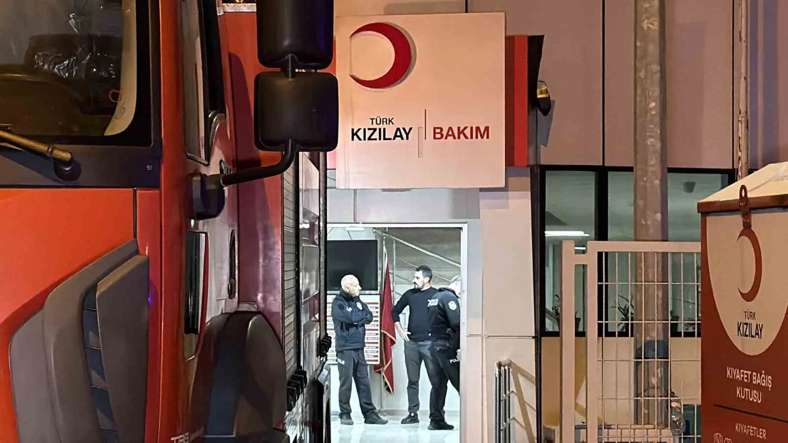 Gece yarısı huzurevinde korku dolu anlar! 54 kişi tahliye edildi