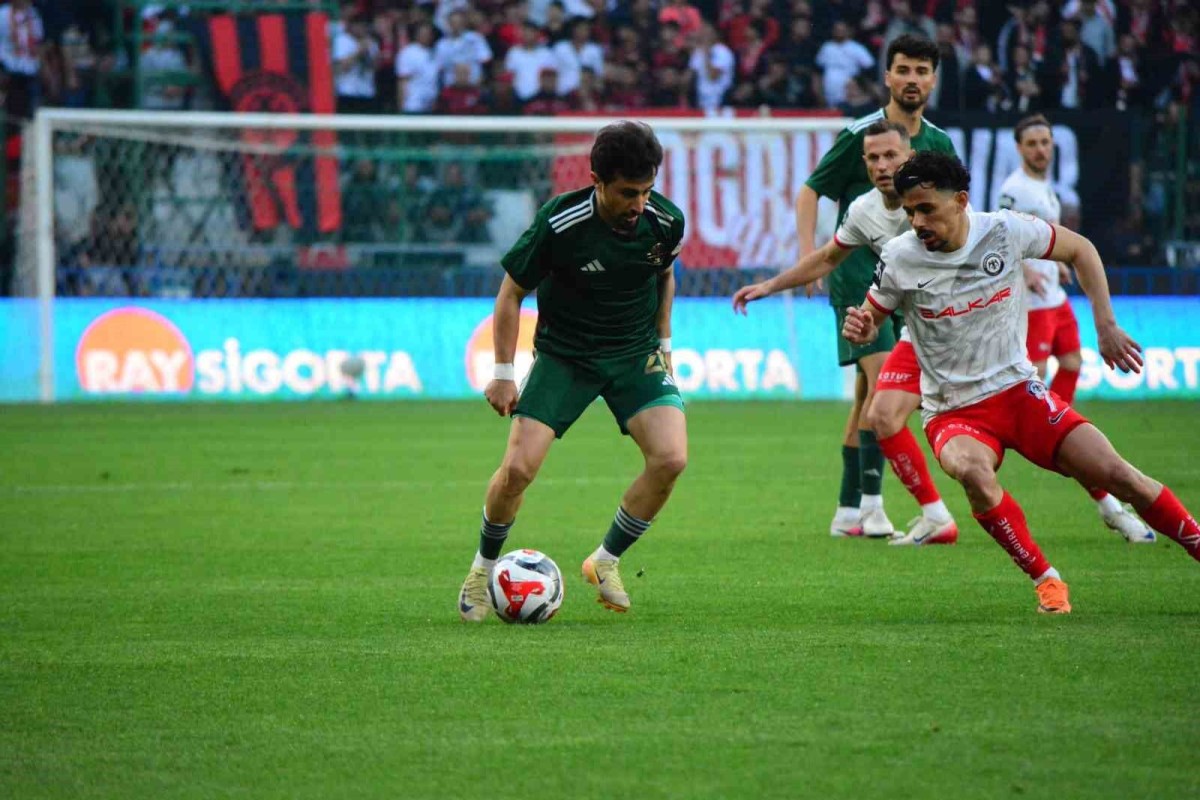 Süper Lig’in son bileti Çorum FK’nin!