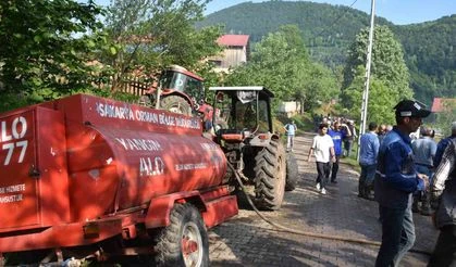 Hendek’te iki katlı ev alevlere teslim oldu: Köylüler su tankeriyle müdahale etti